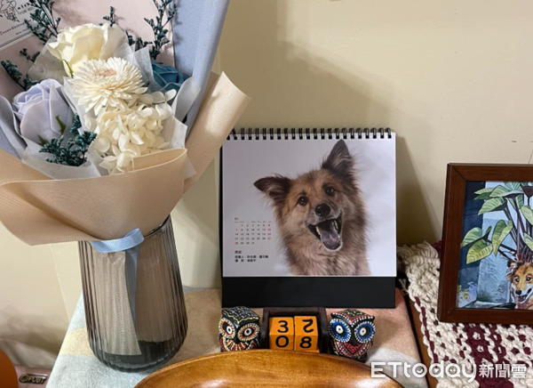 ▲幫愛犬做成桌曆！位置放錯「一秒變遺照」　媽尷尬：不是故意的（圖／網友雨果媽媽提供，請勿隨意翻拍，以免侵權。）