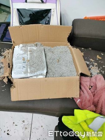 ▲▼2狂貓「變身碎紙機」幫忙開箱！　媽見傷亡名單心累：求料理方式。（圖／飼主陳小姐提供）