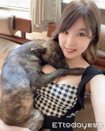 ▲▼「鋼牙姊妹」聯手拆門被發現　2寶秒變無辜臉低頭認錯：媽別生氣。（圖／網友李小雪提供，請勿隨意翻拍，以免侵權。）