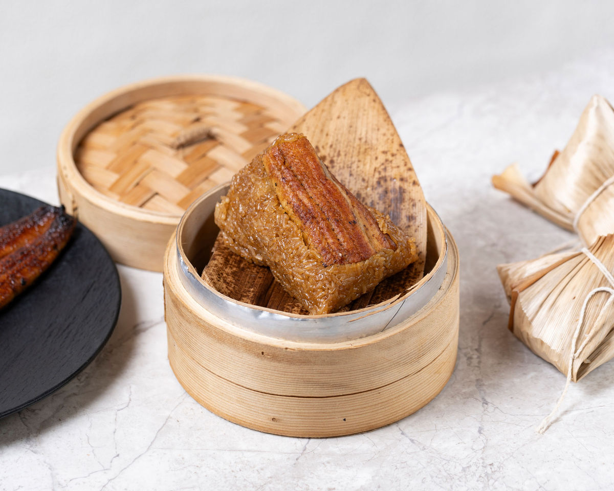 ▲▼大倉久和大飯店隆重推出端陽豐韻粽禮，融入日式風味的鰻魚粽，嚴選珍貴白鰻，搭配細火慢熬三日的秘製醬汁，呈現濃郁的日式蒲燒風味。（圖／大倉久和大飯店提供）