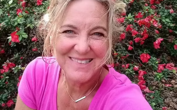 獨木舟被鱷魚故意撞翻　女摔到巨獸身上「丈夫面前被咬死」。（圖／翻攝自Instagram）