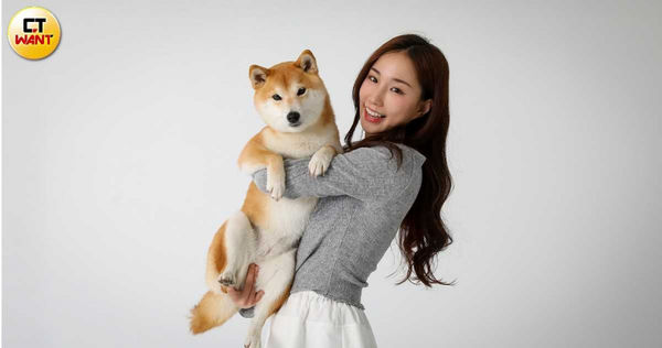 為了逗比健康，Nia一家為了牠改變不少。（圖／侯世駿攝）