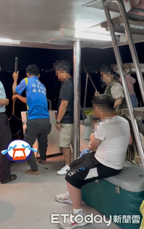 臘腸狗落海。（圖／網友提供）