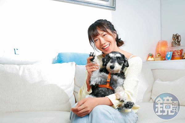 大牙原本只想當中途，把99帶回家卻捨不得分開，乾脆直接領養。